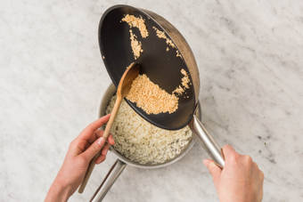 Preparer les riz de sésame