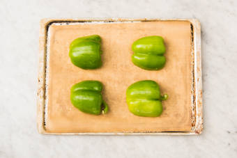 Cuire le poivron vert