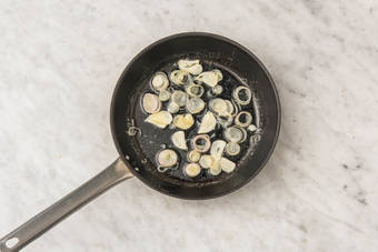 Für das SchalottenÖl