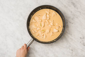 GESCHNETZELTES ZUBEREITEN