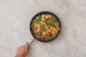 HÄHNCHENSTREIFEN BRATEN