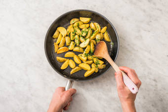 FÜR DIE KARTOFFELECKEN