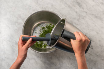 ZERKLEINERN & DÄMPFEN