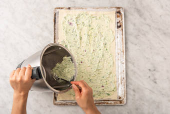 FLAMMKUCHEN VORBEREITEN