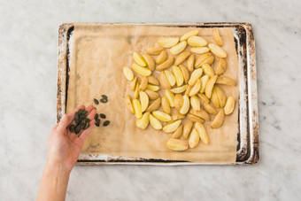 KÜRBISKERNE RÖSTEN