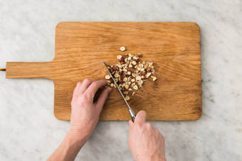 Chop hazelnuts