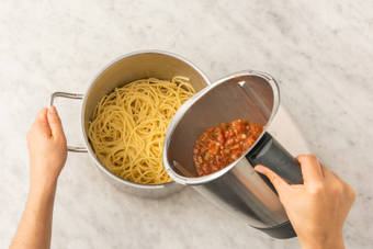 HÄHNCHEN ÜBERBACKEN