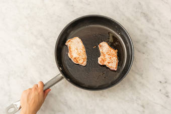 Schweinelachssteaks braten