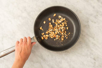 Cashewstukjes roosteren