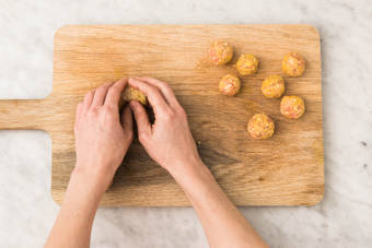 Gehaktballen draaien