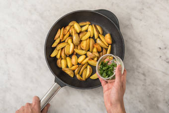 FÜR DIE KARTOFFELECKEN