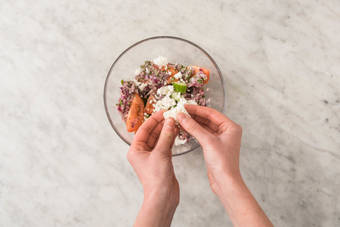 HIRTENSALAT ZUBEREITEN