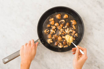 CHAMPIGNONS ZUBEREITEN