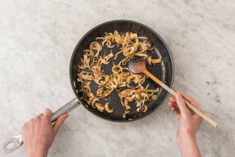 Champignonsaus maken