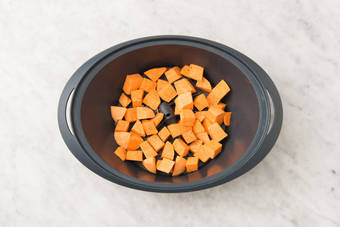 SÜSSKARTOFFEL SCHNEIDEN