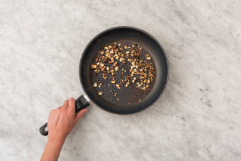 Griller les noisettes