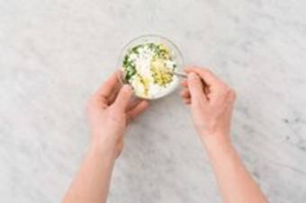 Préparer la sauce à la ciboulette