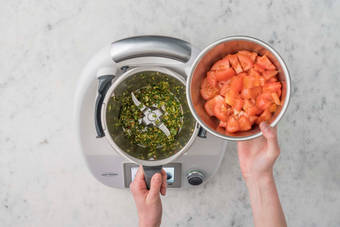 TOMATENGEMÜSE ZUBEREITEN