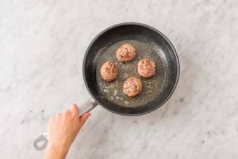 Gehaktballen bakken