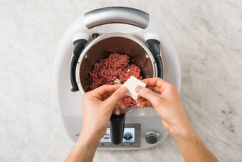 HACKFLEISCH VORBEREITEN