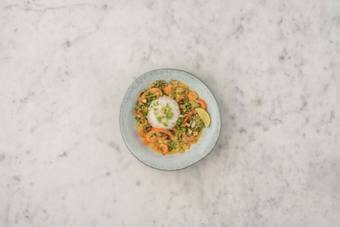 ABSCHMECKEN UND ANRICHTEN