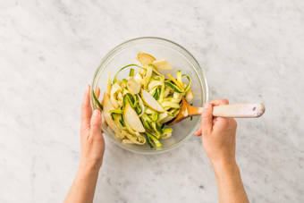 Förbered päronsallad