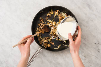 SALAT & SOSSE FERTIGSTELLEN