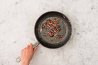 Caraméliser les oignons