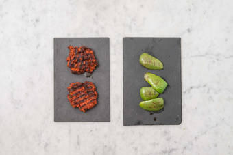 GRILL BURGERS AND PEPPERS