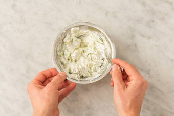 Dressing und Dip zubereiten