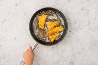 FISCHSTÄBCHEN BRATEN