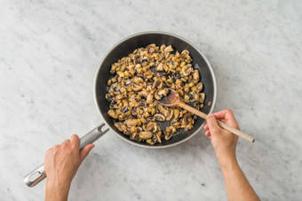 Cuire à la sauteuse