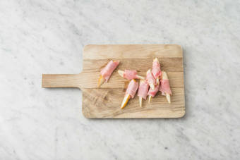 DAMPFGAREN UND BIRNEN WICKELN