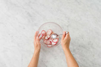 Préparer les radis aigre-doux