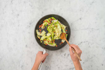 Cuire les tagliatelles de courgette