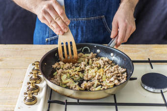 Fry the sausage meat