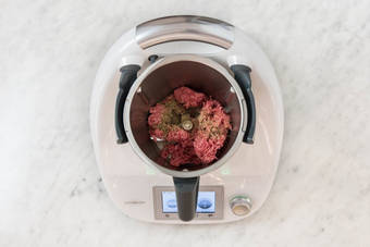 ZERKLEINERN & MISCHEN