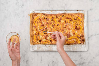 Flammkuchen vollenden