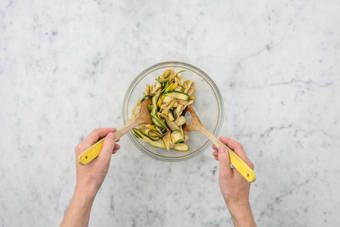 Förbered päronsallad