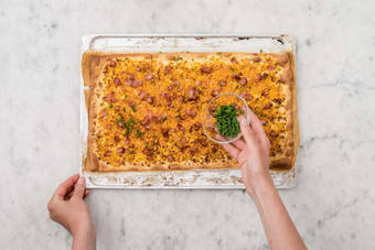 FLAMMKUCHEN FERTIGSTELLEN