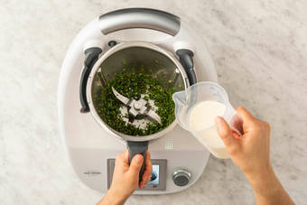 FÜR DIE KRÄUTERSOSSE