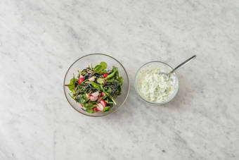 Blanda sallad & tzatziki