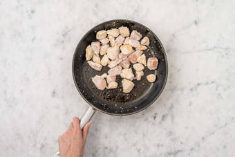 HÄHNCHENSTREIFEN ANBRATEN