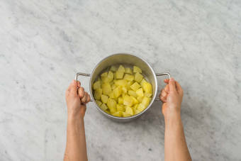 Cuire les pommes de terre