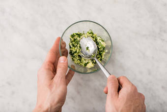 Kräuterbutter zubereiten