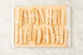 Préparer les gressins au fromage