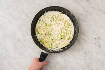 Préparer la sauce à la moutarde