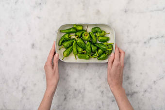 Pimientos de padrón würzen