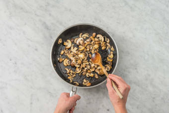 Cuire les champignons