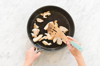 Hähnchenstreifen anbraten